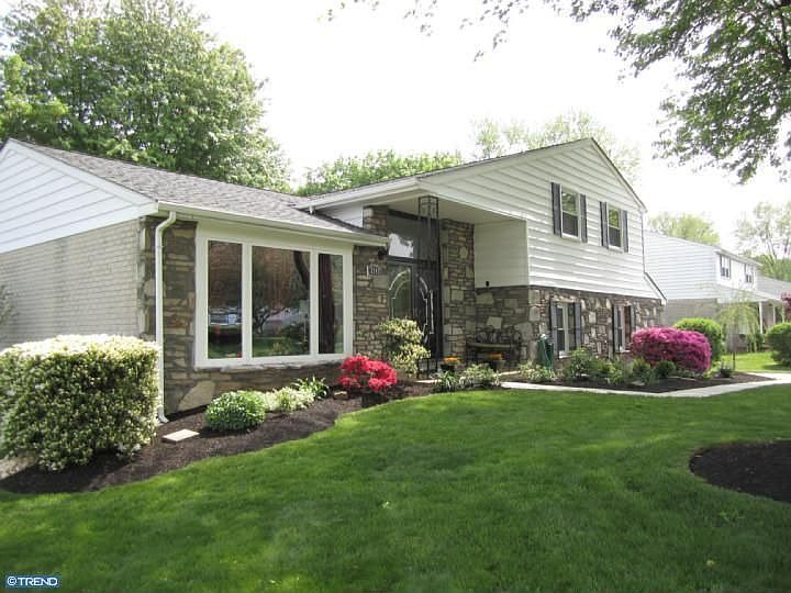 2nd image of 3747 Warfield Dr
