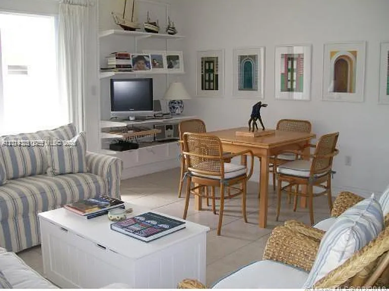 290 Sunrise Dr #208 — Photo 1