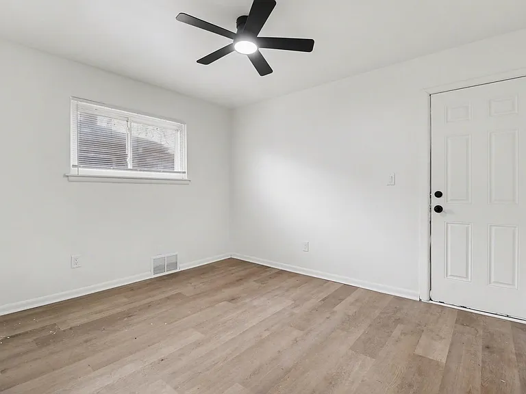 19909 Murray Hill St — Photo 15