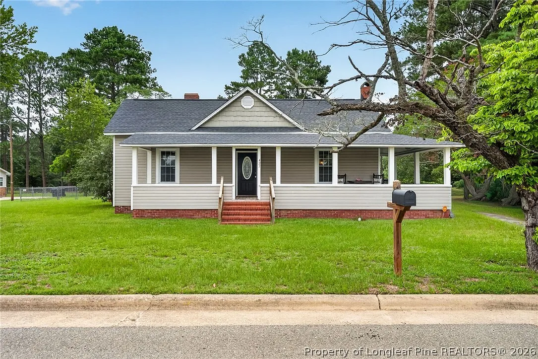 3 bed, 2.0 bath, 1844 sqft, $1,900 — Photo 3