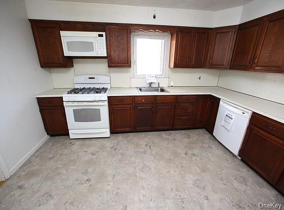 4th image of 10 Armstrong St