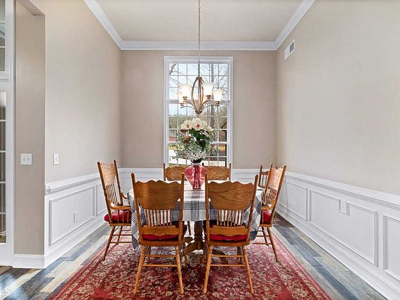 4th image of 470 Huiet Dr