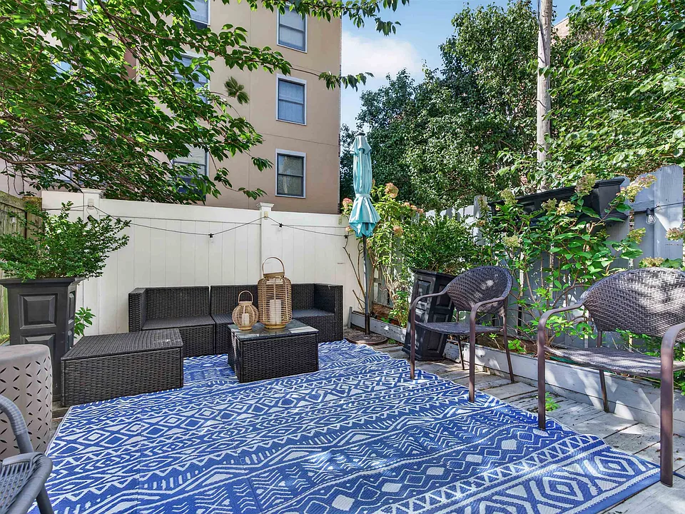 132 Jackson St #1S