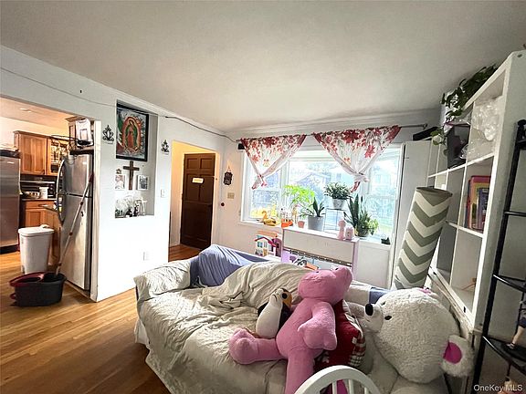 4th image of 32 Edgewood Road