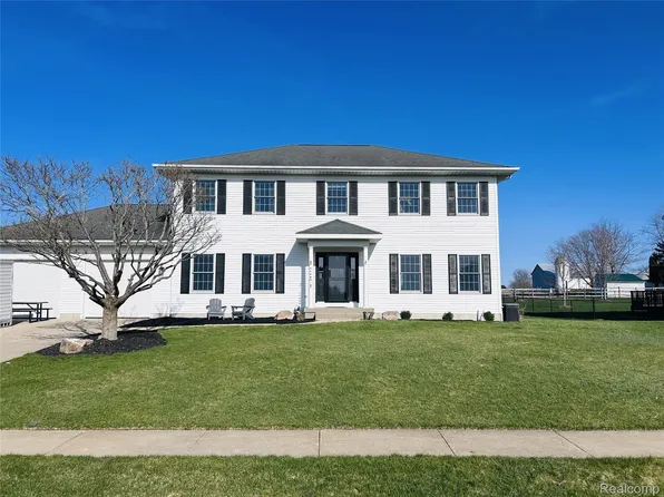 7674 Golf Meadows Dr SE, Caledonia, MI 49316