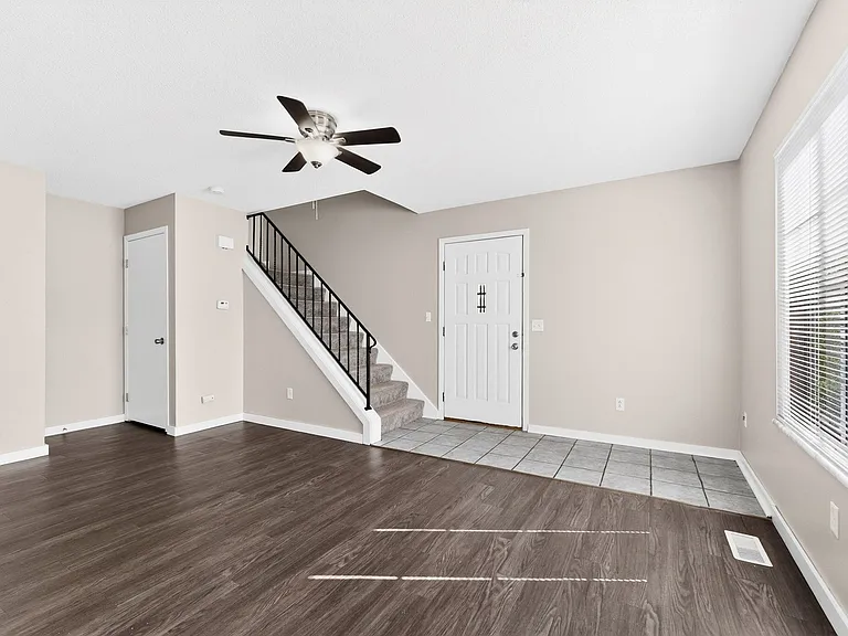 Walnut Woods Apartments — Photo 29