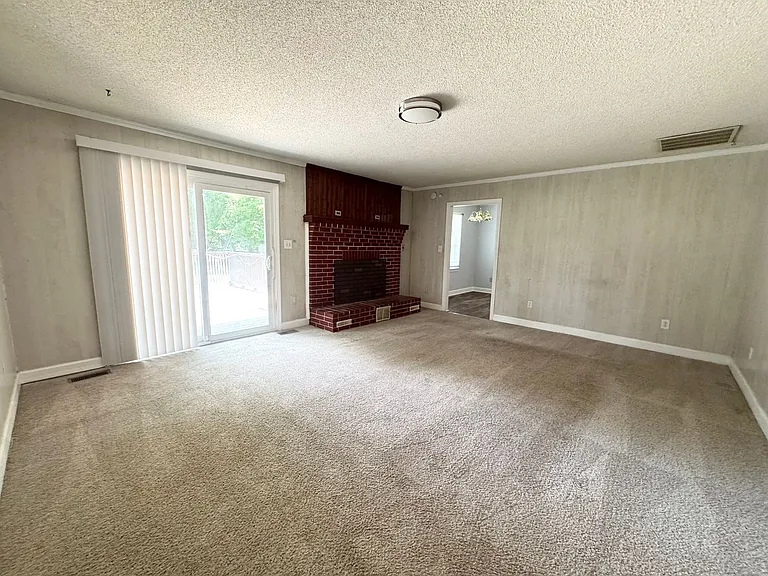 102 Hunters Trl W — Photo 8