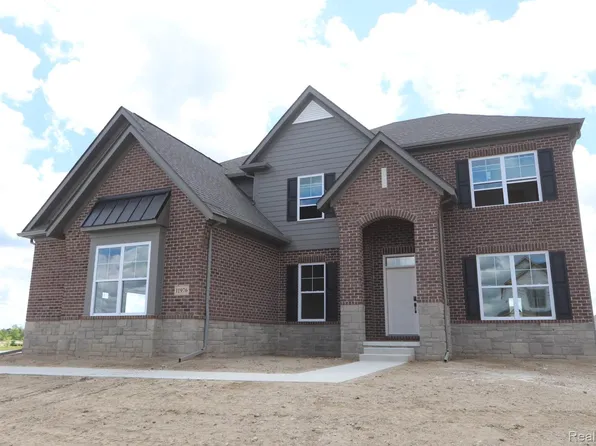 11976 Moore Ln, Washington, MI 48094