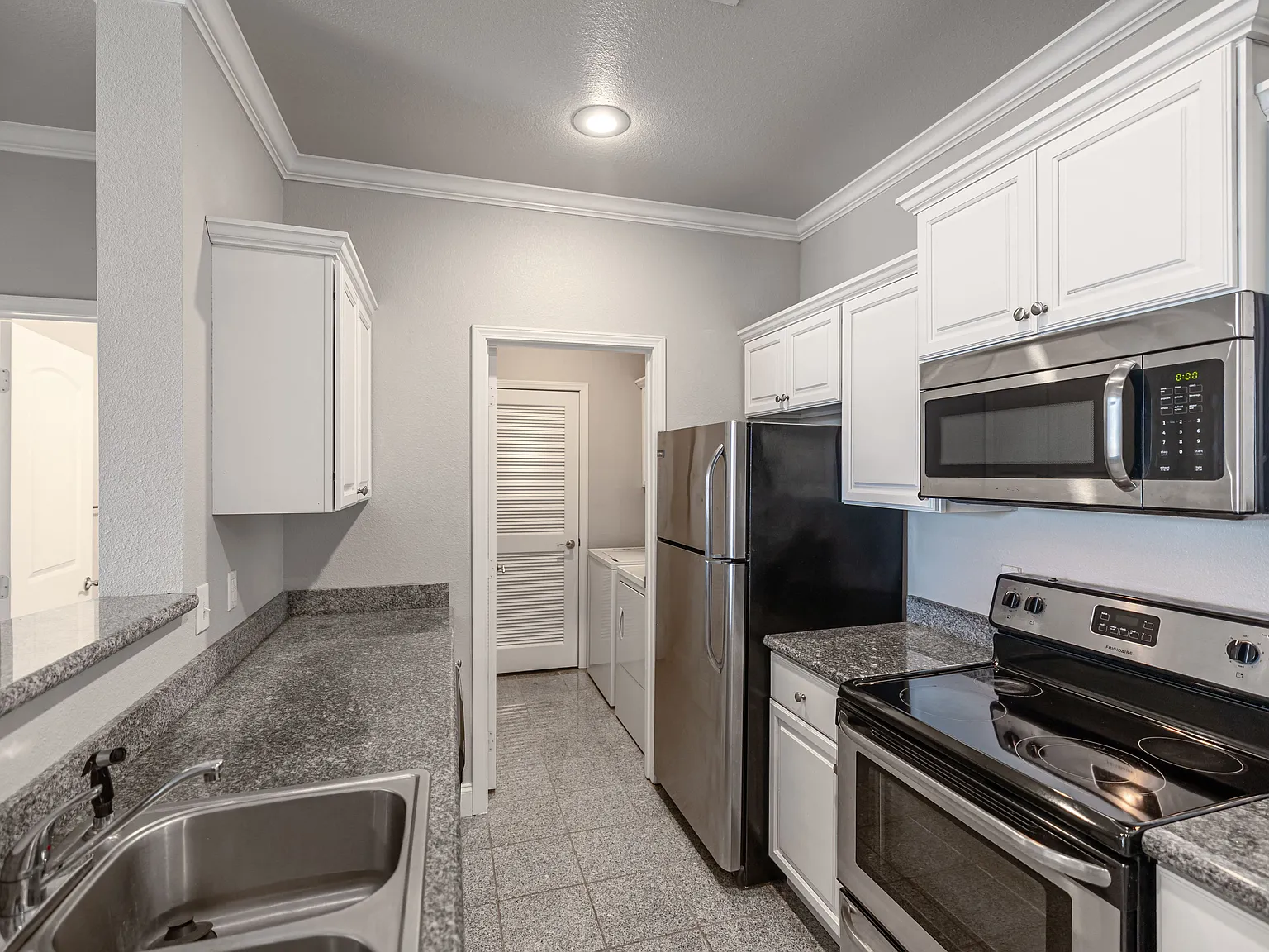 The Versailles Apartment Homes — Photo 2