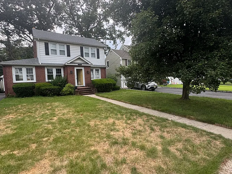 734 Greenwood Rd — Photo 25