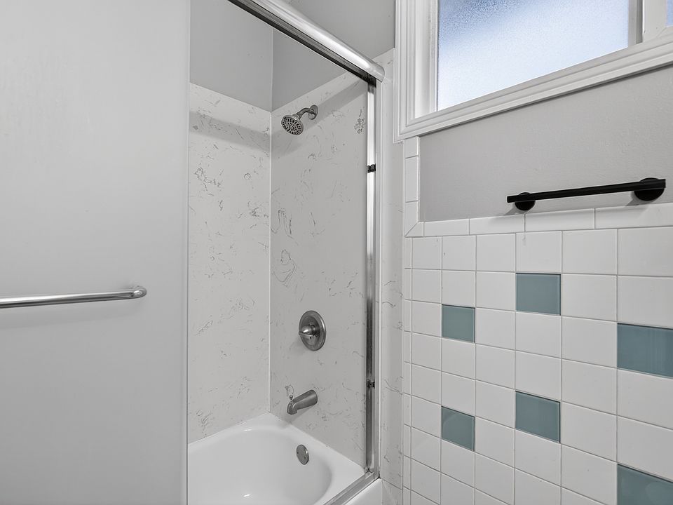 1st image of 2046 Rutherford St #2