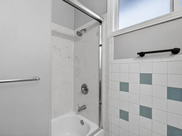 2046 Rutherford St #2, Oakland, CA 94601