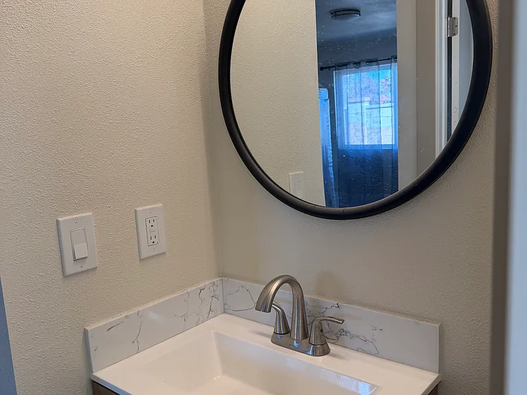 1803 James Pl — Photo 6