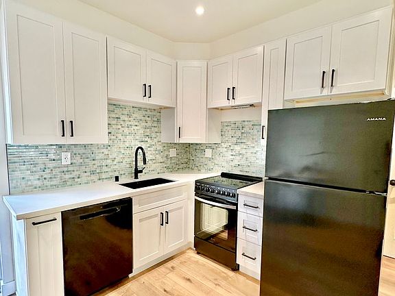 4th image of 4633 Narragansett Ave
