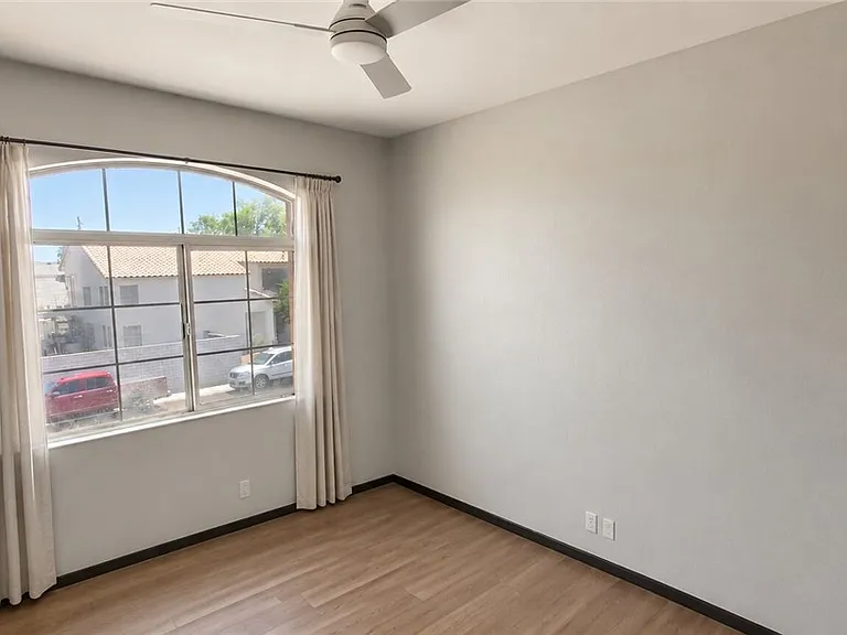 1830 Box Springs Ave — Photo 11