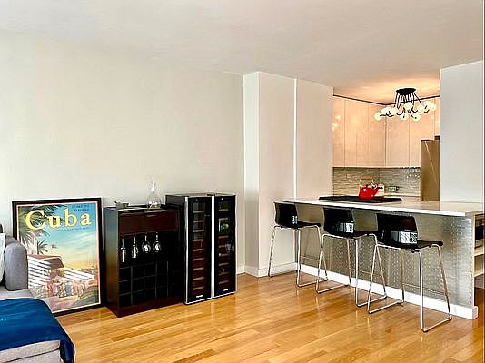5th image of 7 E 14th St APT 1108
