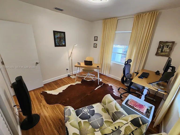 831 Plover Ave — Photo 3