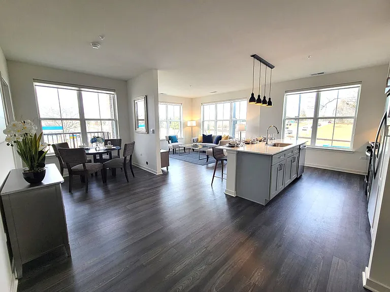 Enclave Crystal Lake Townhomes and Apartments — Photo 13