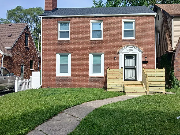 17170 Bradford Ave — Photo 1