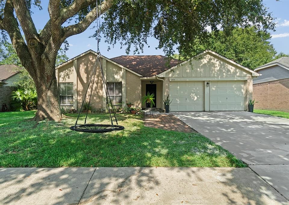1st image of 305 Foxtail Ct
