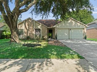 305 Foxtail Ct, League City, TX 77573