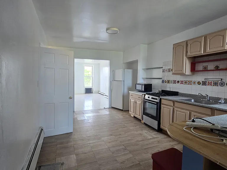 250 Stagg St #2B — Photo 2