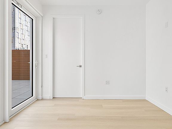 5th image of 150 Lawrence St #1211