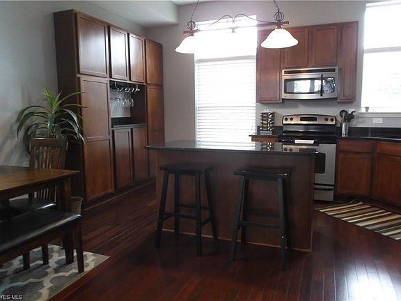 3rd image of 16 Grandview Dr #16