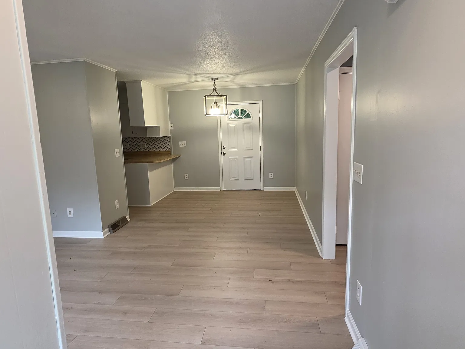 3 bed, 1285 sqft, $1,950 — Photo 2