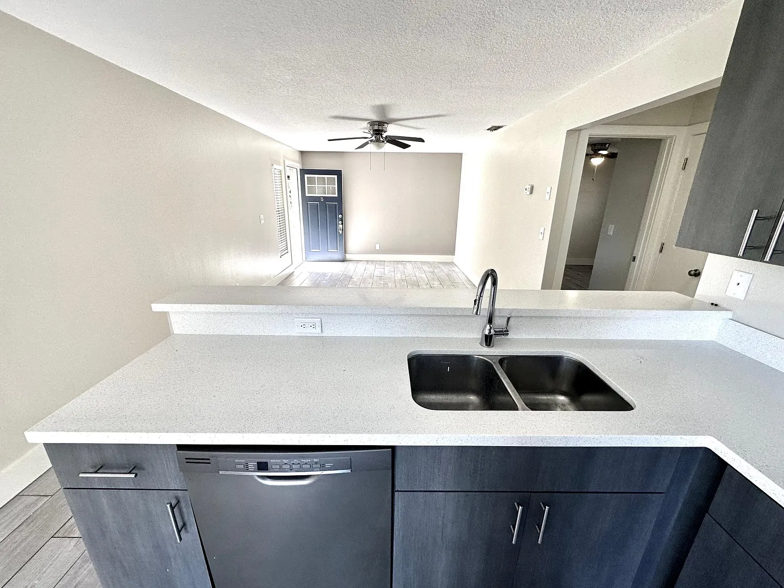 2 bed, 725 sqft, $1,600 — Photo 4