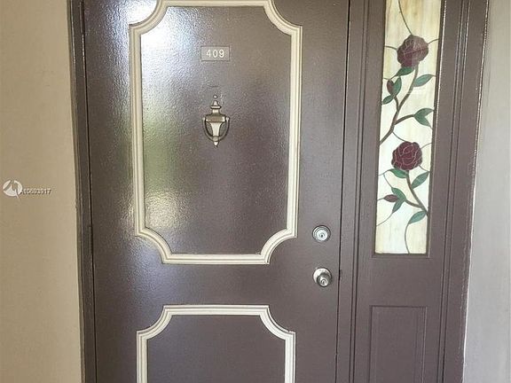 2nd image of 9330 Lagoon Pl APT 409