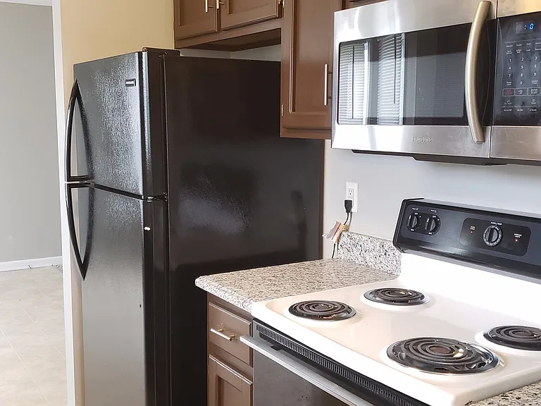 102 Eaglewood Ct — Photo 8