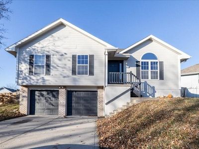 907 Paradise Ln, Smithville, MO, 64089