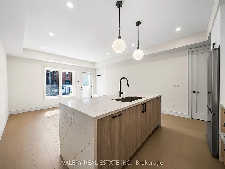 131 Dovercourt Rd #MAIN — Photo 6