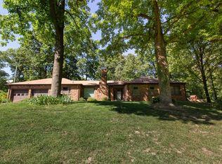 20 Woodland Ct, Belleville, IL 62226