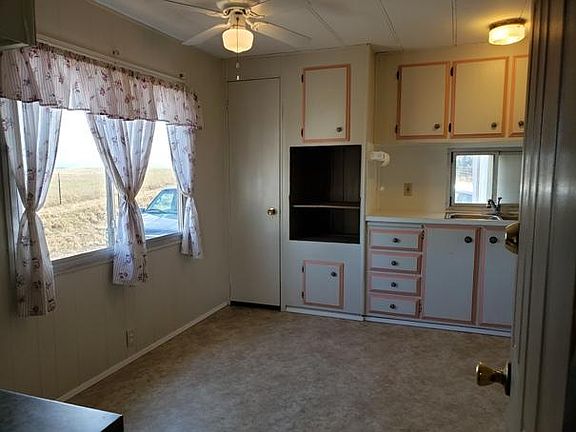 Kitchen and dining area approx. 13.5 x 11. This window has a gorgeous view of surrounding area, and wildlife that travel through daily.