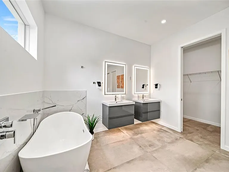 2327 Hillview St — Photo 25
