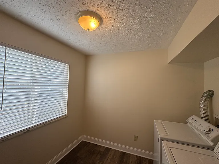 2415 Glenmawr Ave — Photo 13
