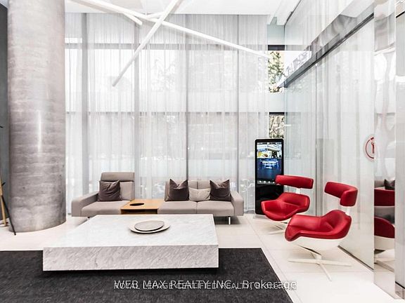 3rd image of 185 Roehampton Ave #1611