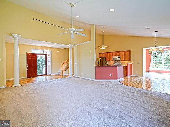 3rd image of 438 Greygull Ln