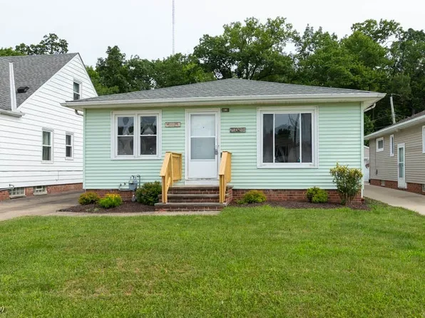 2602 Park Dr, Parma, OH 44134