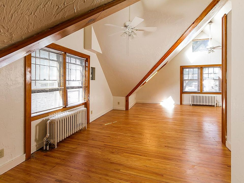 Dining area to living room