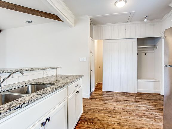 2nd image of 403 Parkview Ave