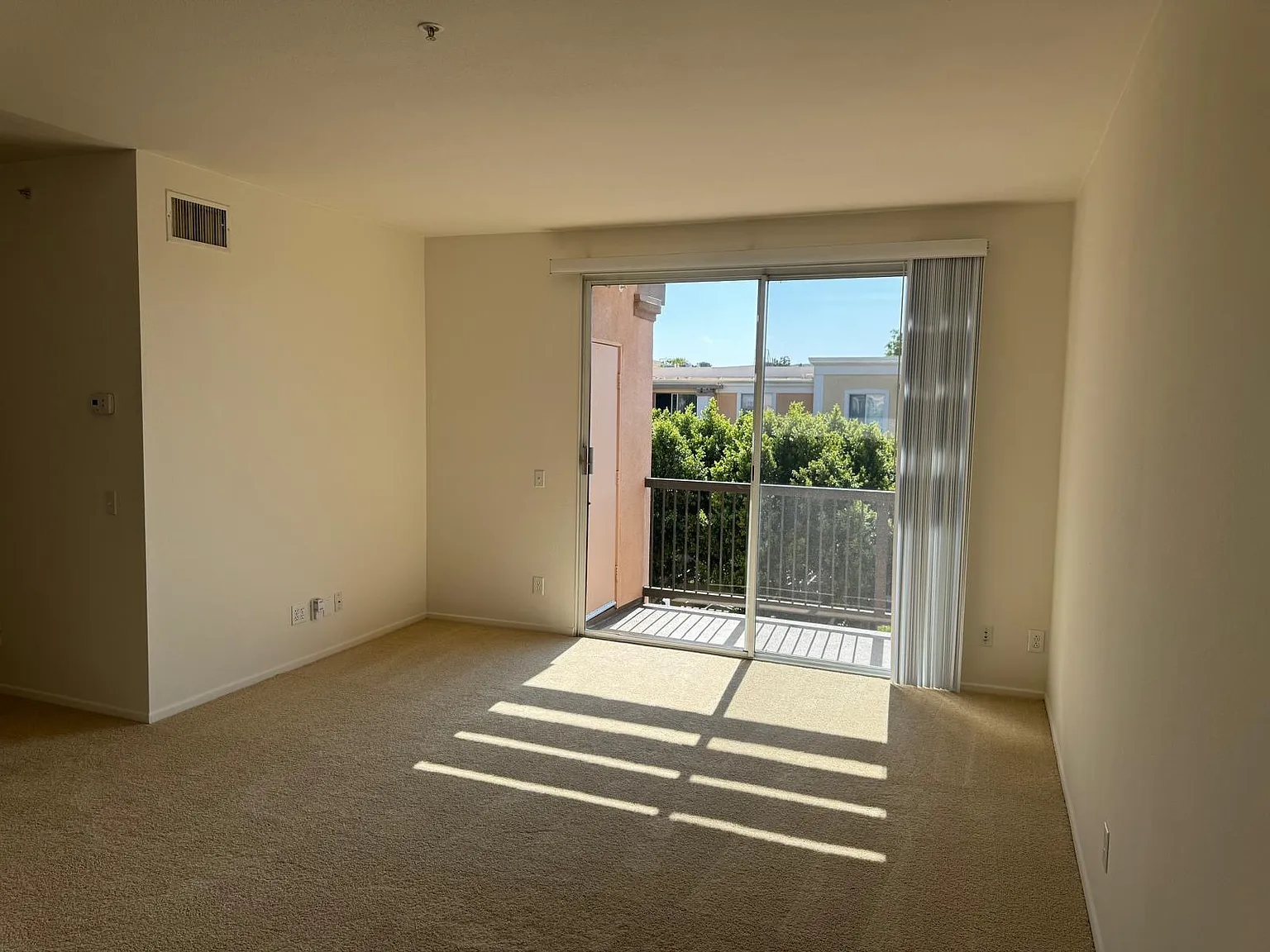2 bed, 923 sqft, $3,225 — Photo 2
