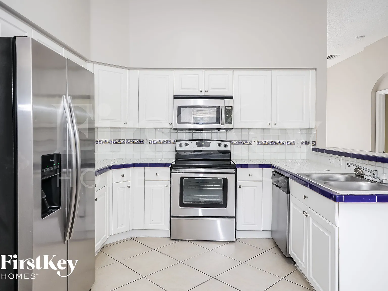 4 bed, 2.0 bath, 2460 sqft, $3,980 — Photo 4