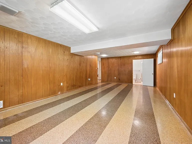 7016 Hopewood St — Photo 50