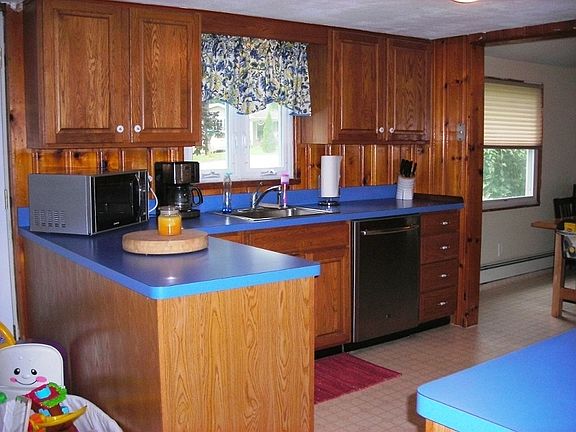 3rd image of 903 Willow Dr