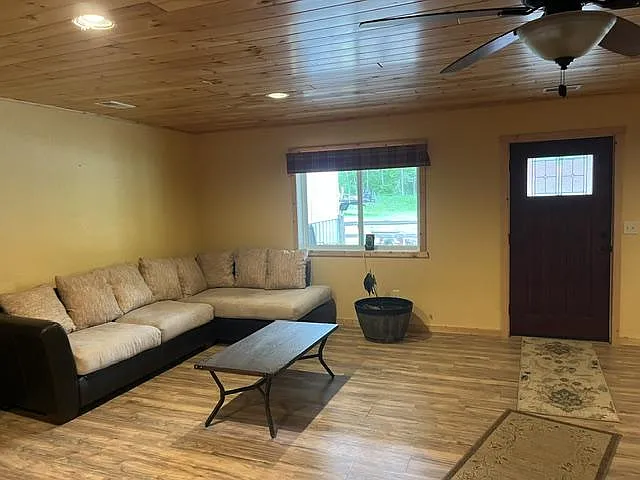 10012 Strawberry Lake Rd — Photo 2