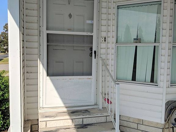 3rd image of 319 Lake Erie Dr
