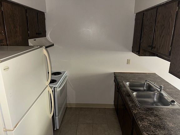4th image of 802 & 806 5th St SE #802-5